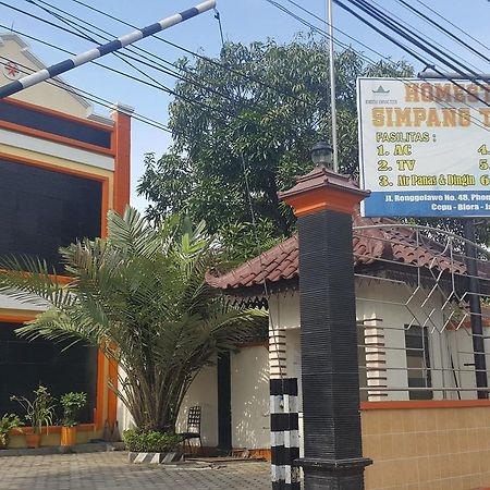 Simpang Tujuh Hotel Cepu Exterior photo