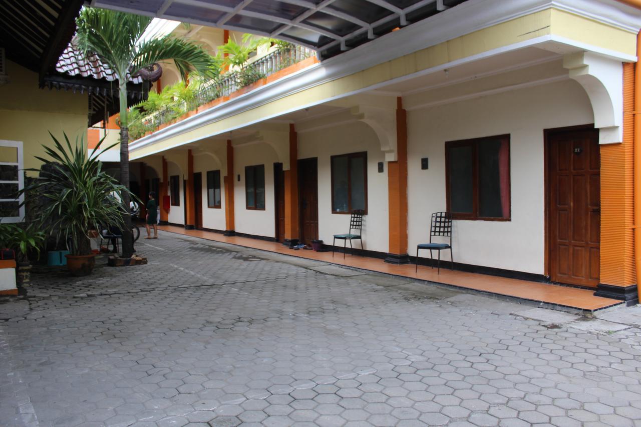 Simpang Tujuh Hotel Cepu Exterior photo