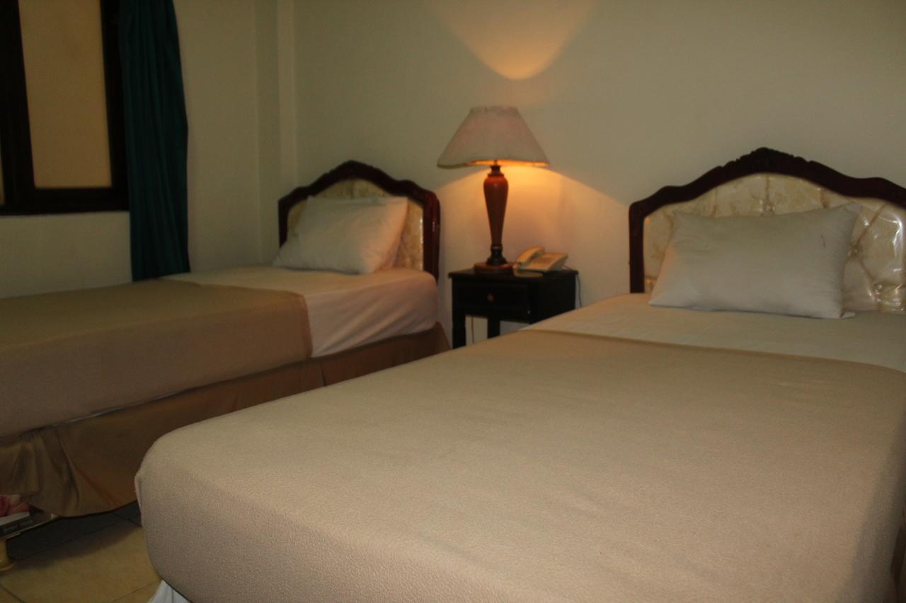 Simpang Tujuh Hotel Cepu Exterior photo